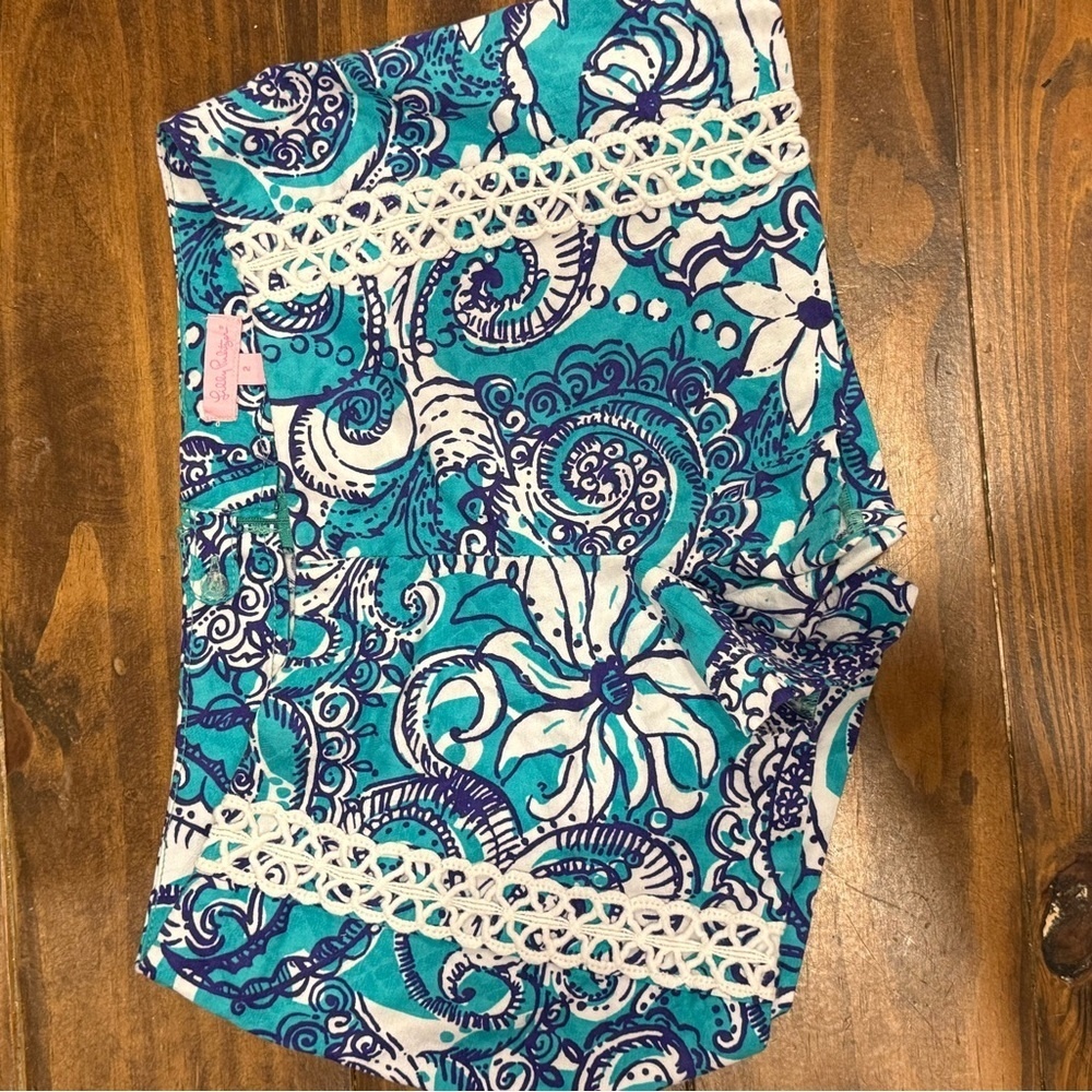 Lilly Pulitzer Teal and‎ White Floral Women Shorts